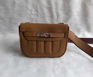 （分類：）位於 。 由 bellize.luxury 提交（商品編號 1445782447，圖片 1）。簡介： 。