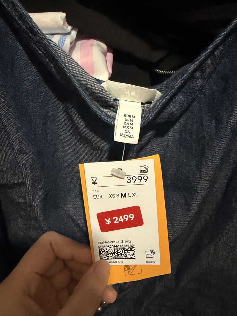 H&M Denim Button-Front Peplum Dress (Category: Dresses) located in Binan City. Submitted by mlvtg (Listing ID 1445701873, Image 3). Description: - Cute denim dress from H&M - Button-front style - Peplum hem - Adjustable spaghetti straps - Ideal for casual wear - Original Price: ¥3999 - Selling Price: ¥2499.
