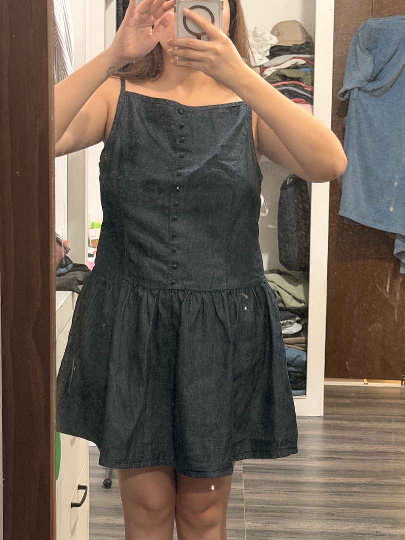 H&M Denim Button-Front Peplum Dress (Category: Dresses) located in Binan City. Submitted by mlvtg (Listing ID 1445701873, Image 2). Description: - Cute denim dress from H&M - Button-front style - Peplum hem - Adjustable spaghetti straps - Ideal for casual wear - Original Price: ¥3999 - Selling Price: ¥2499.