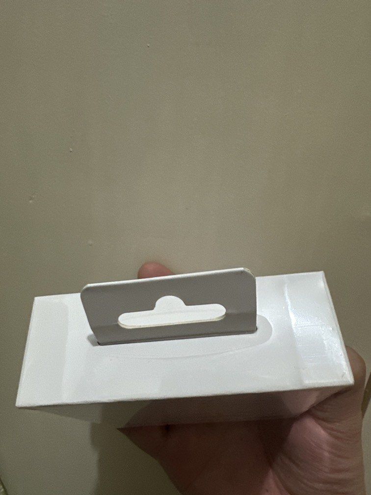 Honor Choice Earbuds Clip (Category: Earphones) located in Manila. Submitted by iankimy123 (Listing ID 1445760051, Image 2). Description: Brand new sealed with box. RFS: Need funds. .