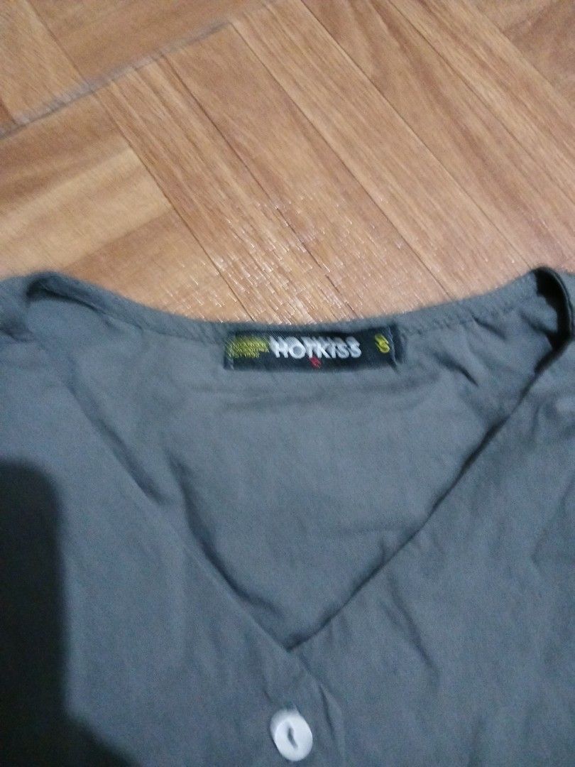 ‼️SALE‼️HOT KISS Grey Button Up Shirt (Category: Blouses) located in Marikina City. Submitted by Yaners (Listing ID 1445628600, Image 3). Description: - Grey button-up shirt from HOT KISS - Long sleeves with elasticated cuffs - Features white buttons down the front - Perfect for casual, everyday wear SLEEVE LENGTH 8 inches ARMPIT 17 inches LENGTH 20 inches.