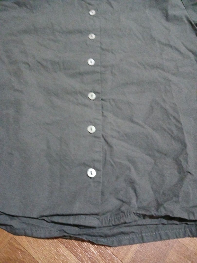 ‼️SALE‼️HOT KISS Grey Button Up Shirt (Category: Blouses) located in Marikina City. Submitted by Yaners (Listing ID 1445628600, Image 2). Description: - Grey button-up shirt from HOT KISS - Long sleeves with elasticated cuffs - Features white buttons down the front - Perfect for casual, everyday wear SLEEVE LENGTH 8 inches ARMPIT 17 inches LENGTH 20 inches.