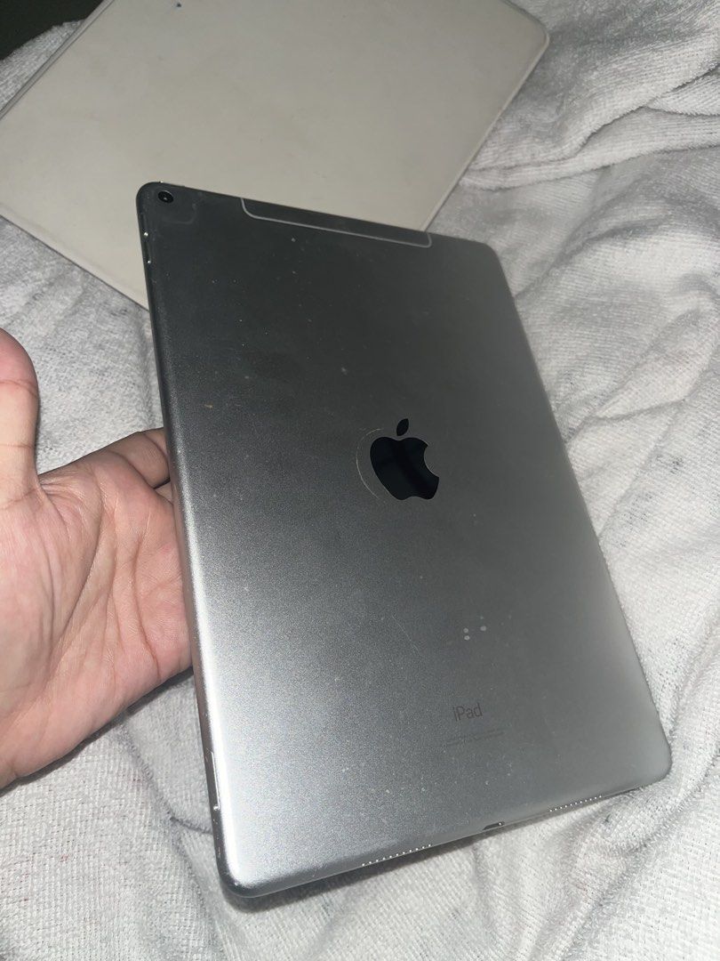 IPAD AIR 3 (Category: iPad) located in Kuala Lumpur. Submitted by frsha11 (Listing ID 1445728021, Image 3). Description: Detail pada gambar, untuk detail lebih boleh W4S4BI saya di oII621o2009.