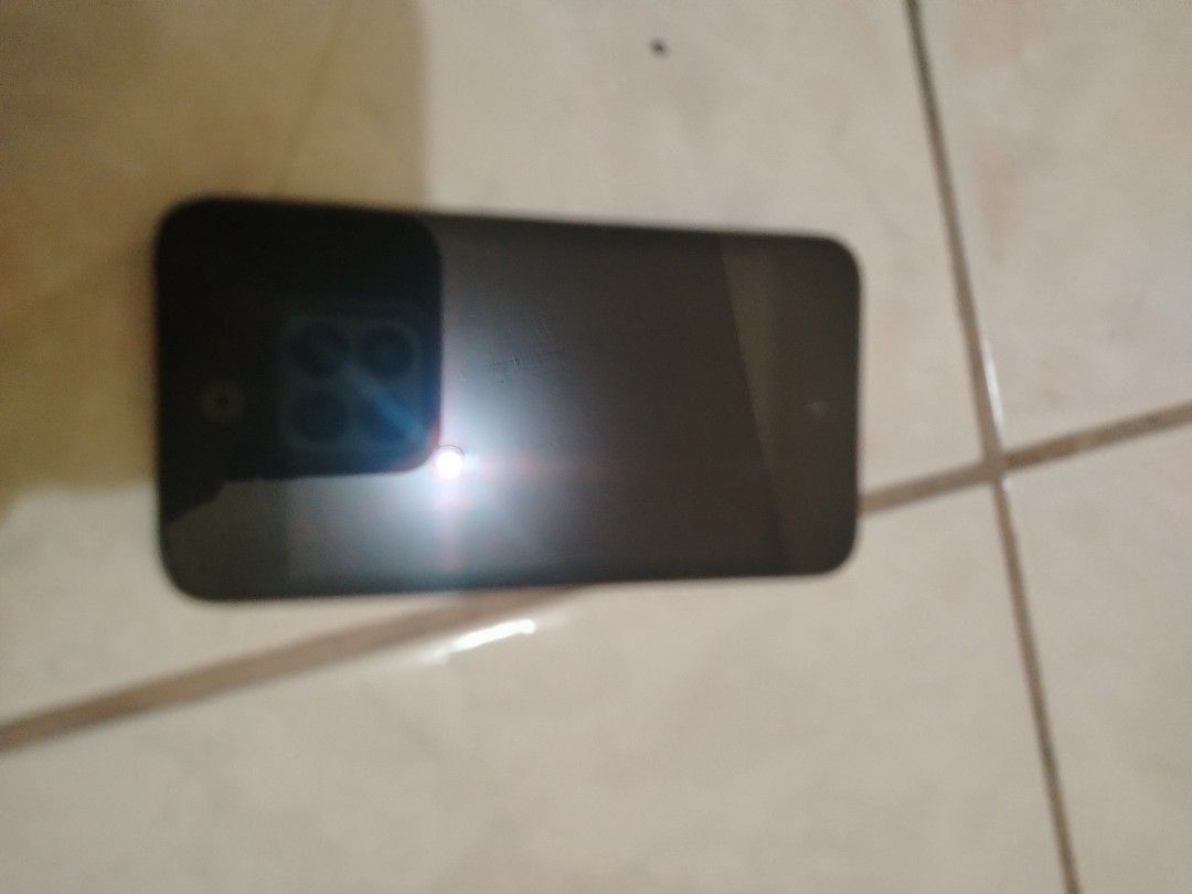 Ipod mini 4th Gen (Category: Early Generation Mobile Phones) located in Quezon City. Submitted by xilahk_999 (Listing ID 1445717530, Image 1). Description: Rfs naka tambak nalang sya nawala Yung charger but still working 100% 8gb ipod mini Dm for info.