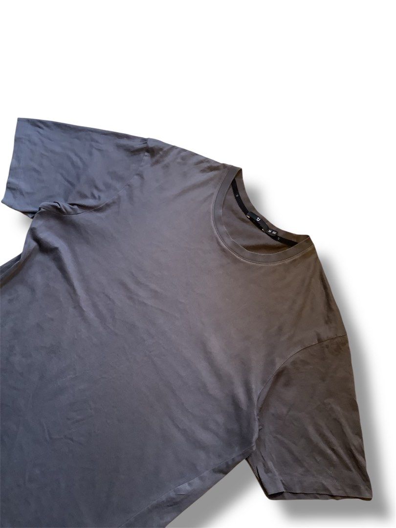 J+ Uniqlo x Jil Sander Single Stitch Tee (Category: Tshirts & Polo Shirts ) located in Tabaco. Submitted by thriftyarchives (Listing ID 1445652644, Image 2). Description: Authentic Single Stitch all over M on tag 21x27 in. Pristine Condition Dm.