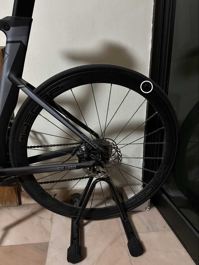 Java Siluro 2 (Category: Bicycles) located in Singapore. Submitted by miracle2421 (Listing ID 1445738246, Image 2). Description: - Used less than 10 times. - Condition 8/10 - Have a small scratches on the back rim. Doesn’t affect the performance. - Will include the bike stand as well - Will clean it before handling over Good option for beginner cyclists to start road cycling. Internal cabling aluminum alloy frame Fork: Aluminum Shifter: Deca Fron