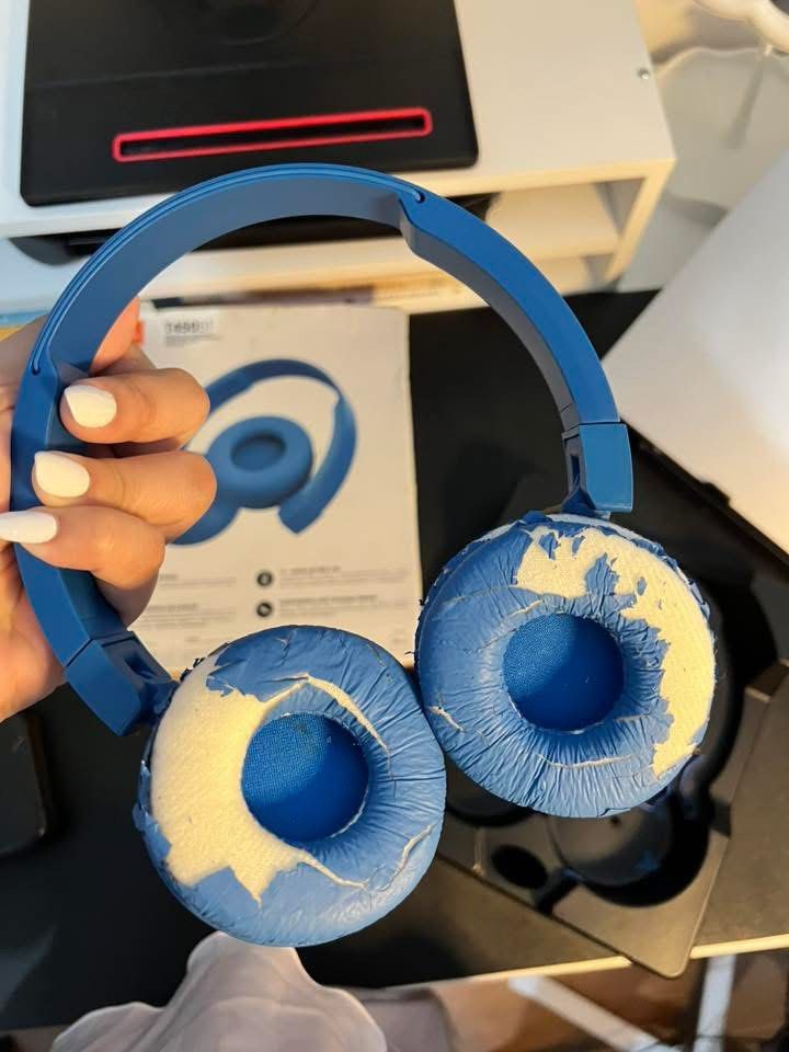 JBL T450 Wireless Headphone (Category: Headphones & Headsets) located in Manila. Submitted by kitares (Listing ID 1445689880, Image 2). Description: .