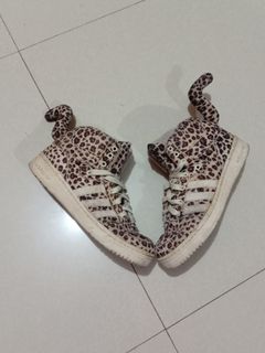 (Category: ) located in . Submitted by margiela (Listing ID 1445717278, Image 1). Description: .