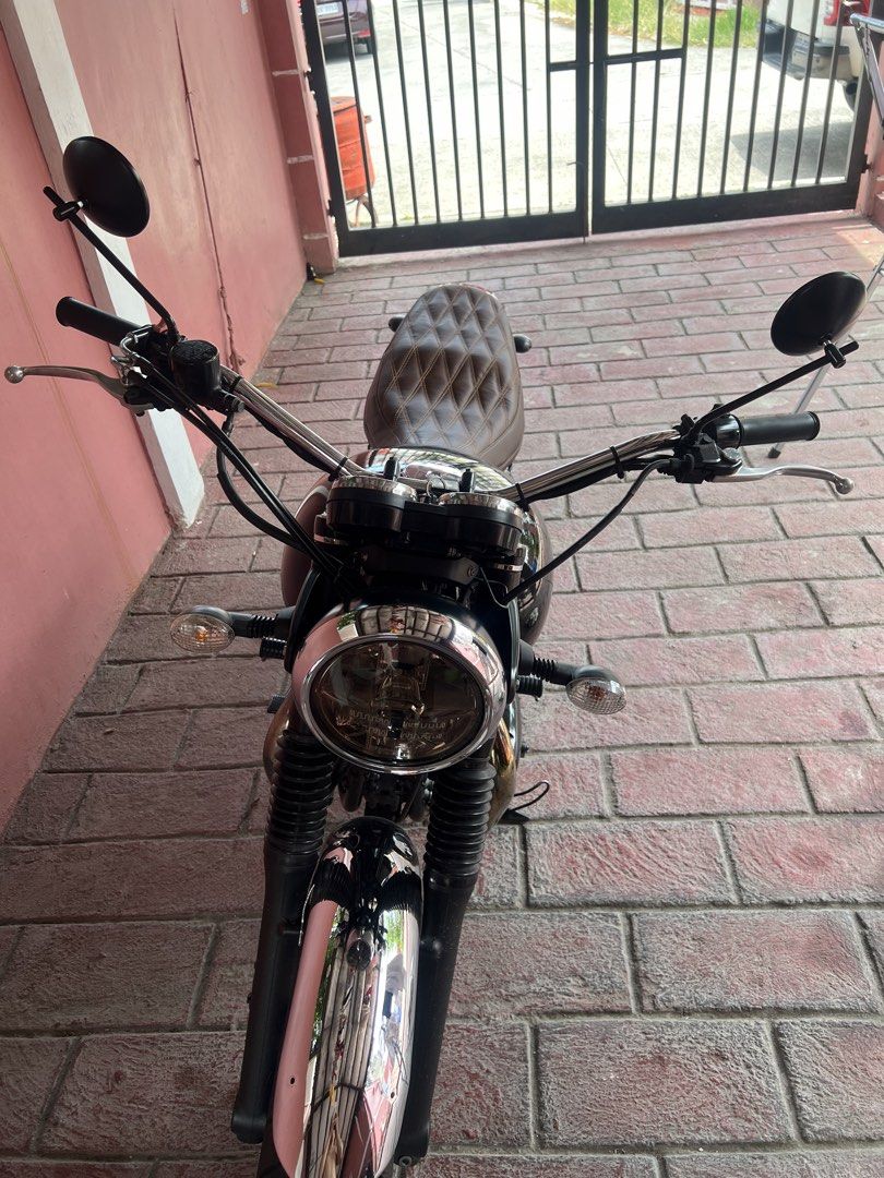 Kawasaki W800 2020 model (Category: Motorbikes for Sale) located in Pasig City. Submitted by eeeeessss (Listing ID 1445634961, Image 3). Description: Kawasaki W800 2020 model 2023 acquired with a custom brown diamond-stitched seat and wide british bar. Recently serviced ( PMS, brake pads ) Bassy exhaust Almost new tires Gas tank wrapped in black Newly registered 18k ODO as of posted Rfs: planning to upgrade to triumph Open for swap to triumph spe
