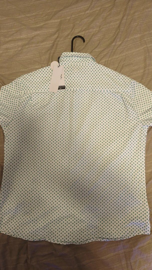 Kenneth Cole Golf Short Sleeve Button Up Polo (Category: Tshirts & Polo Shirts ) located in Quezon City. Submitted by dvdstoreph (Listing ID 1445776408, Image 2). Description: - 10/10 condition, brand new with tag - Size: Large (Men's) - Price is Negotiable - MOP: BPI or Maya - RFS: Need funds for loan.