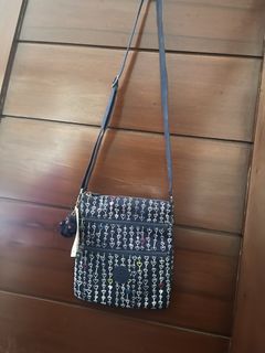 (Category: ) located in . Submitted by all.love.thrift.shop.v2 (Listing ID 1445669141, Image 1). Description: .