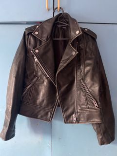 (Category: ) located in . Submitted by elmiras_closet (Listing ID 1445608073, Image 1). Description: .