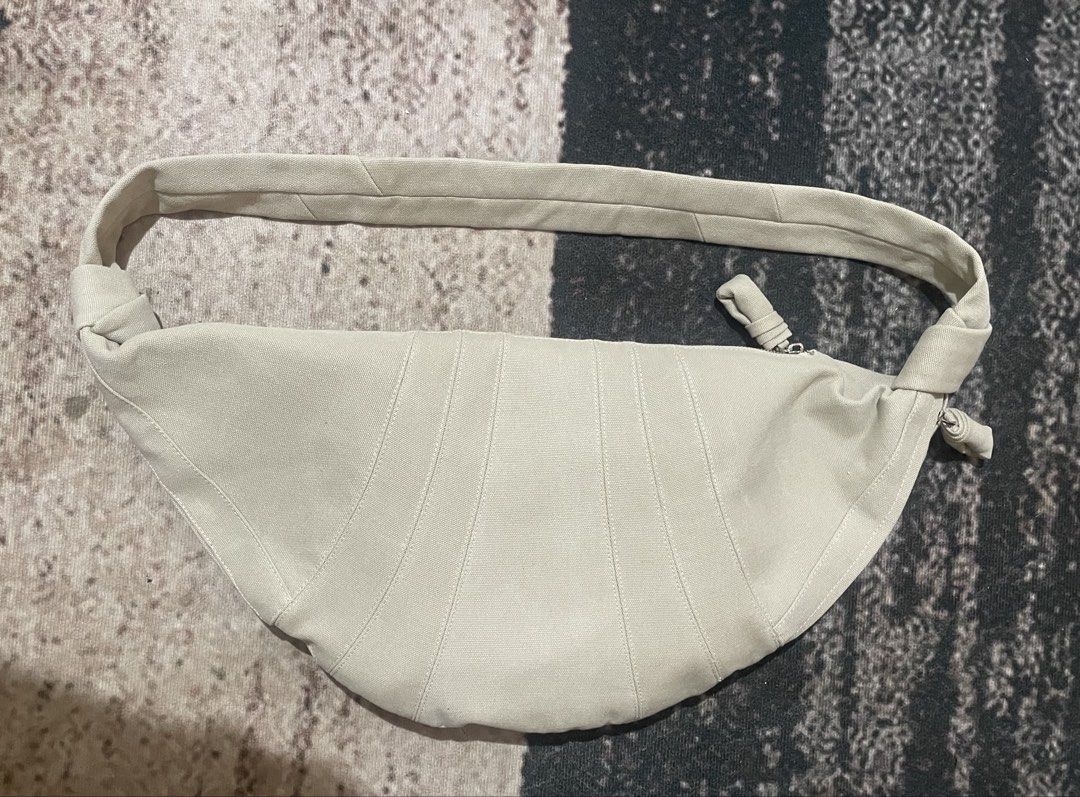 Lemaire Extra Large Canvas Croissant Bag (Category: Luxury Bags & Wallets) located in Alcala. Submitted by zookarchive (Listing ID 1445752246, Image 1). Description: Sold out online retails around 600usd sellin for only 5500php.