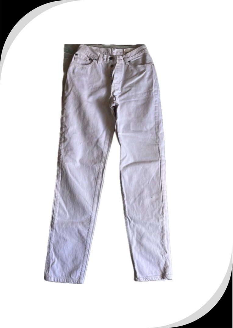 Levi's 501 Light Wash Denim Jeans (Category: Jeans) located in Tabuk. Submitted by iinnkk (Listing ID 1445632298, Image 1). Description: - Classic Levi's 501 jeans - Light wash denim - Button fly closure - Straight leg fit - Signature stitching on back pockets - Versatile staple piece.