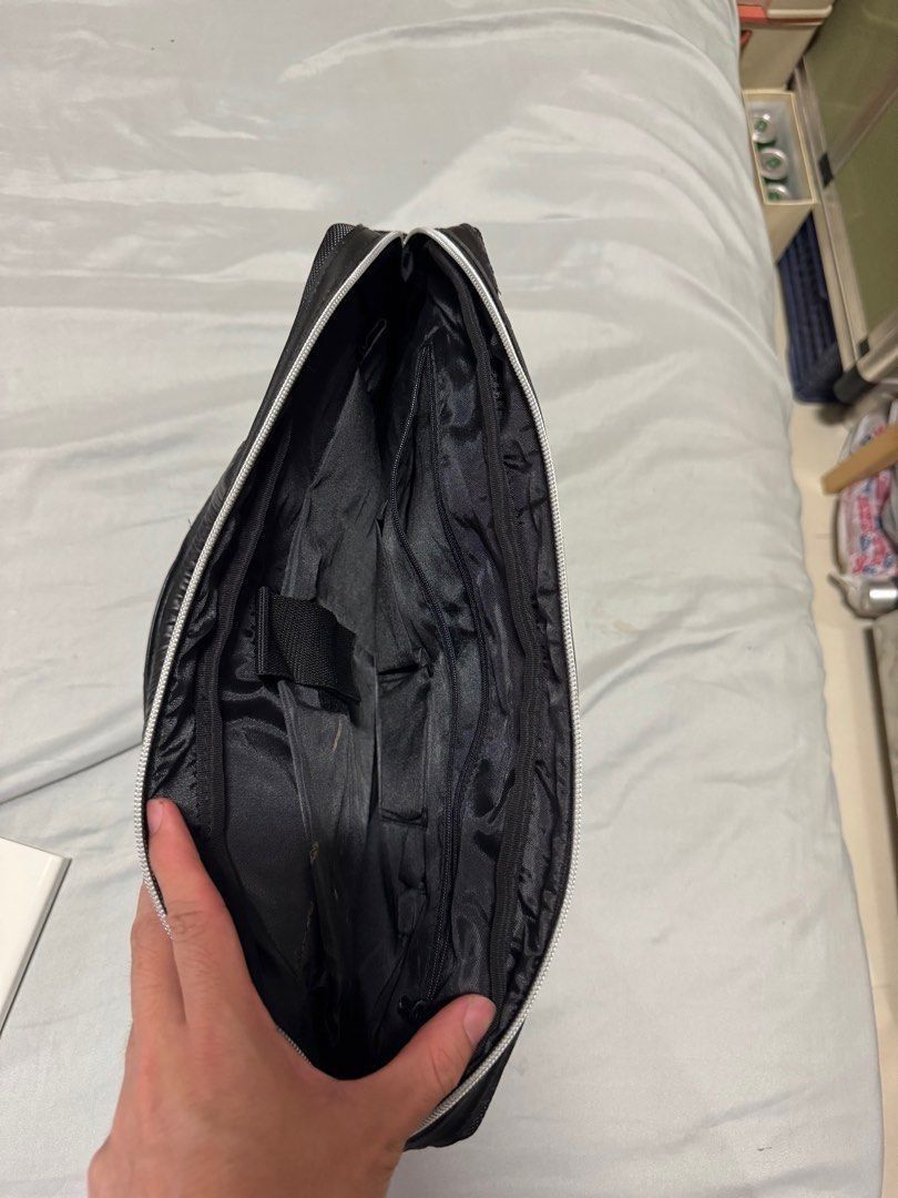 Like new Black Laptop Bag with Multiple Compartments490817240884858881