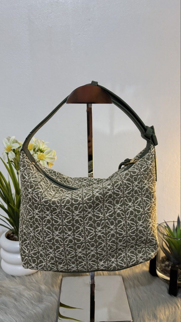 LOEWE CUBI BAG (Category: Luxury Bags & Wallets) located in Manila. Submitted by Bagstatic_luxuries (Listing ID 1445755032, Image 2). Description: SIMPLE BAG? GET THIS 😍😍😍 With original dustbag Japan sourced 🇯🇵.