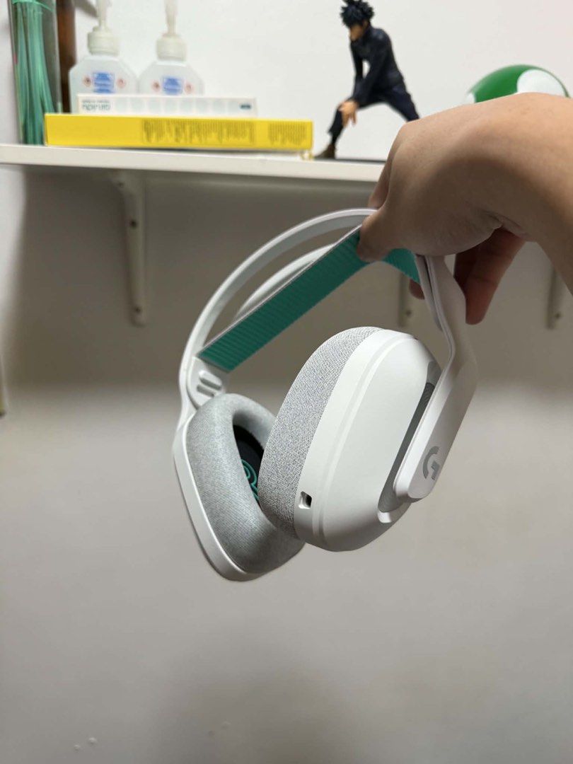 Logitech g522 (Category: Headphones & Headsets) located in Caloocan City. Submitted by lryes (Listing ID 1445738167, Image 3). Description: Price is slightly negotiable. RFS. I didn’t like the fit sa akin. MOP. GCASH Courier: Lalamove (handled by the buyer) If you have other questions, leave me a message. .