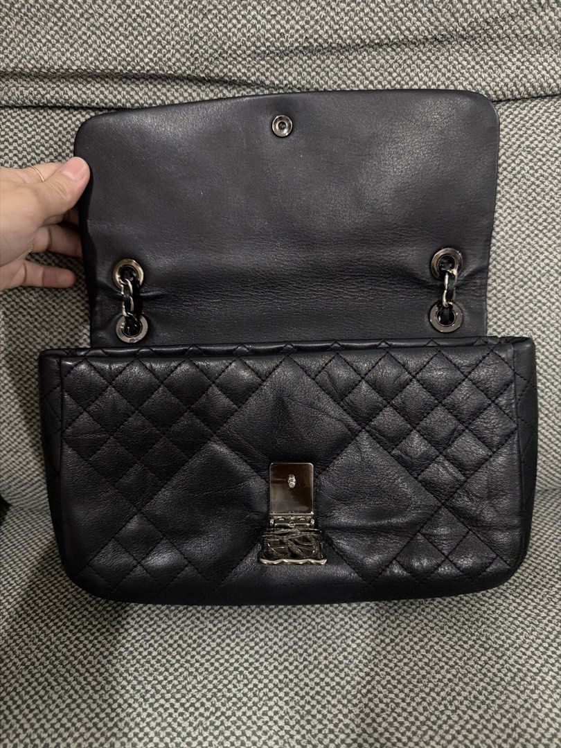 Louis Quatorze Convertible Quilted Bag (Category: Shoulder Bags) located in Manila. Submitted by mycloset_saab (Listing ID 1445628144, Image 3). Description: Selling my preloved Louis Quatorze Convertible Quilted Bag My bags are preloved, please manage your expectation Please no to low ballers. I will send photos of the item before closing the deal with sure buyers. No to third party transactions, i only sell to direct buyers. Please no to last p