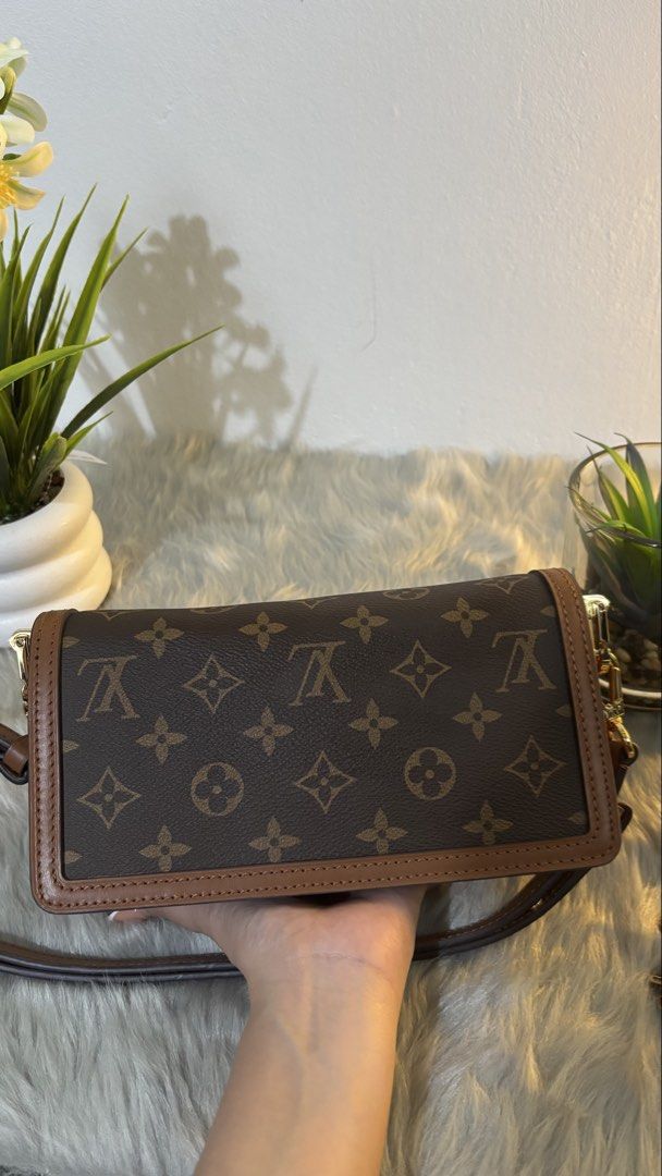 LOUIS VUITTON DAUPHINE EASTWEST BAG (Category: Luxury Bags & Wallets) located in Manila. Submitted by Bagstatic_luxuries (Listing ID 1445756255, Image 3). Description: Two way, two sling straps 😍😍😍 With original dustbag Japan sourced 🇯🇵.