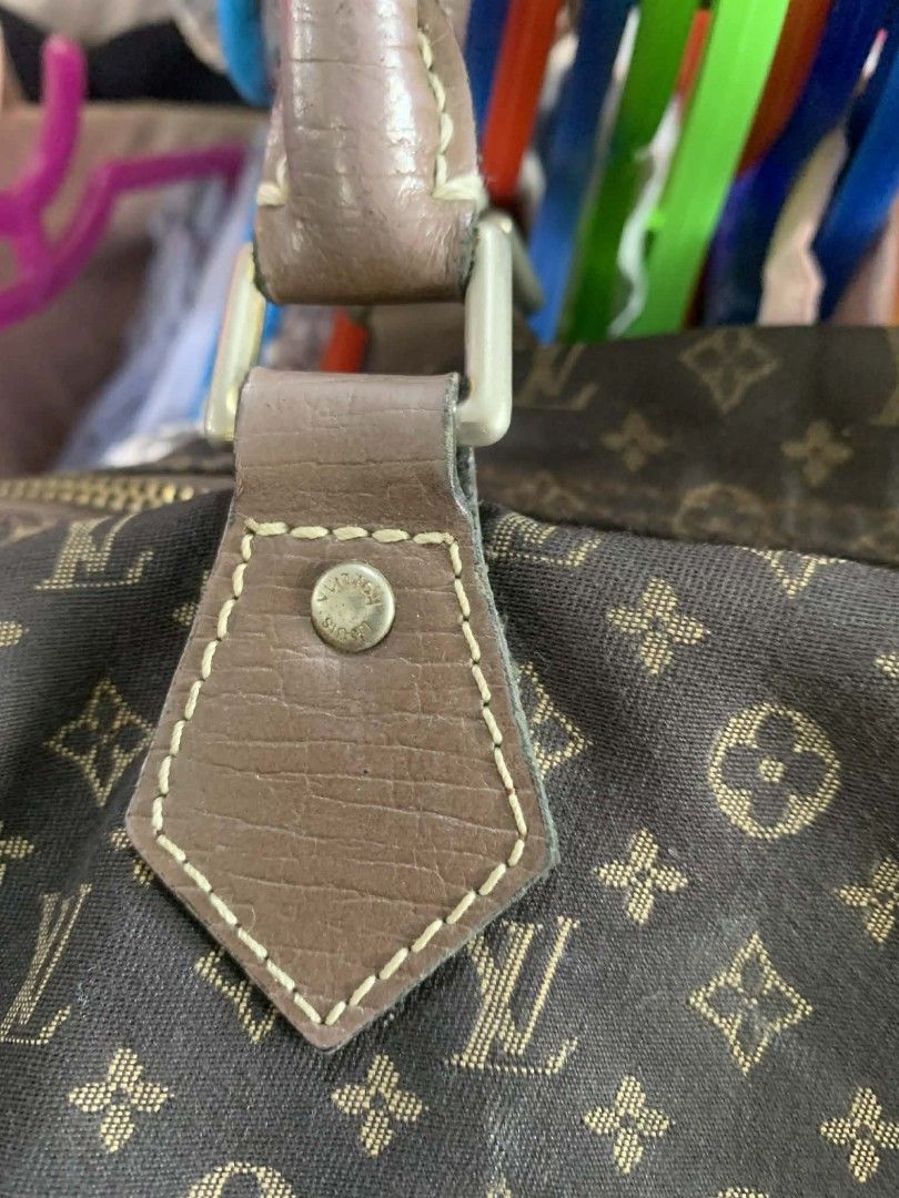 Louis Vuitton Monogram Speedy Bag (Category: Luxury Bags & Wallets) located in Manila. Submitted by gentlemountain.32545c (Listing ID 1445741588, Image 2). Description: - Classic Louis Vuitton Speedy bag - Monogram canvas with leather trim and handles - Zipper closure with original padlock and key included - Minor signs of wear on zipper and leather - A timeless and iconic piece.