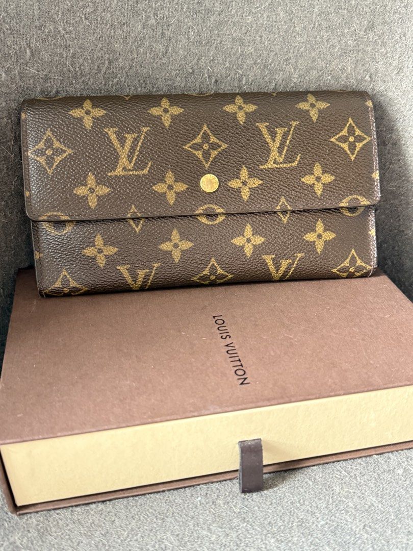 Louis Vuitton Sarah Wallet (Category: Luxury Bags & Wallets) located in Taguig. Submitted by milchlee (Listing ID 1445644709, Image 1). Description: - Authentic Louis Vuitton wallet - Classic Monogram Canvas - Includes original Louis Vuitton box.