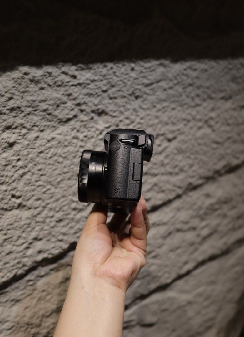 Lumix G100 (Category: Cameras) located in Manila. Submitted by jaimeeloutan (Listing ID 1445659956, Image 2). Description: for sale! LUMIX G100 Mirrorless flipscreen with lumix 12-32mm lens 4k UHD Vlogging Ul and Video Selfie Mode 23,900 only 💰23,900 only lowest price in market sulit deal pinaka mura sa market 30-35k pa wag kana tumawad with receipt SRP 45k -LUMIX G100 Camera 16MP 20.3MP Digital Live MOS Sensor, UHD 4K30p Video, Pre-Installed V-