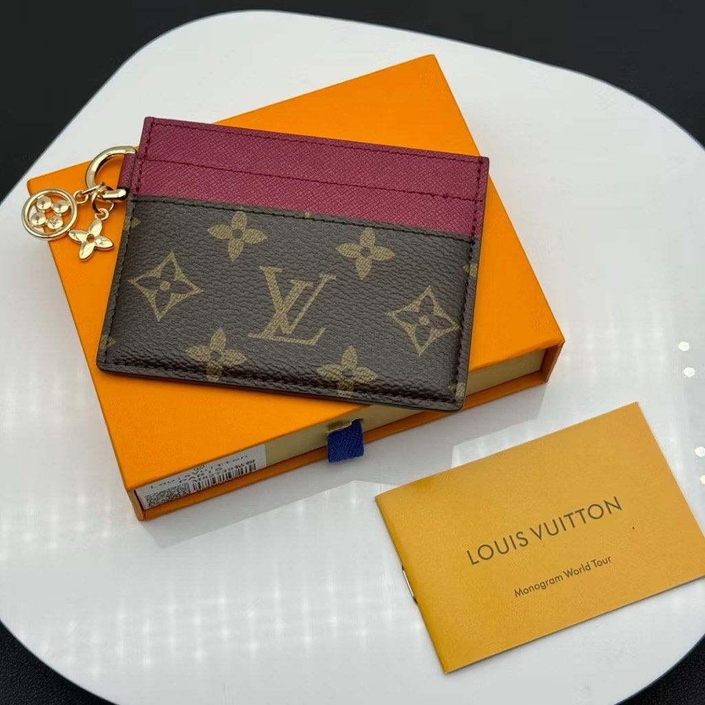Lv genuine leather card holder (Category: Luxury Bags & Wallets) located in Santa Rosa. Submitted by loveartsyluxe (Listing ID 1445743040, Image 3). Description: .
