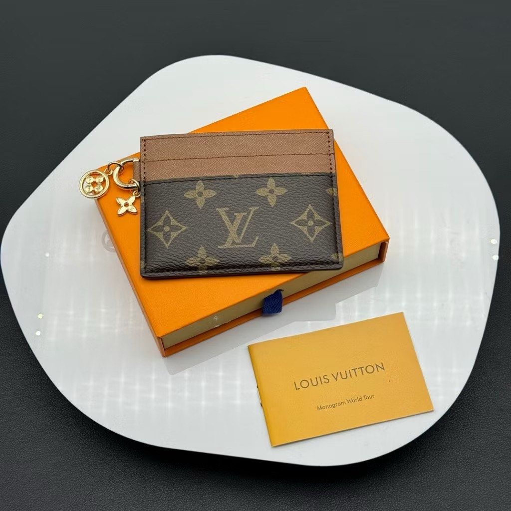 Lv genuine leather card holder (Category: Luxury Bags & Wallets) located in Santa Rosa. Submitted by loveartsyluxe (Listing ID 1445743040, Image 2). Description: .