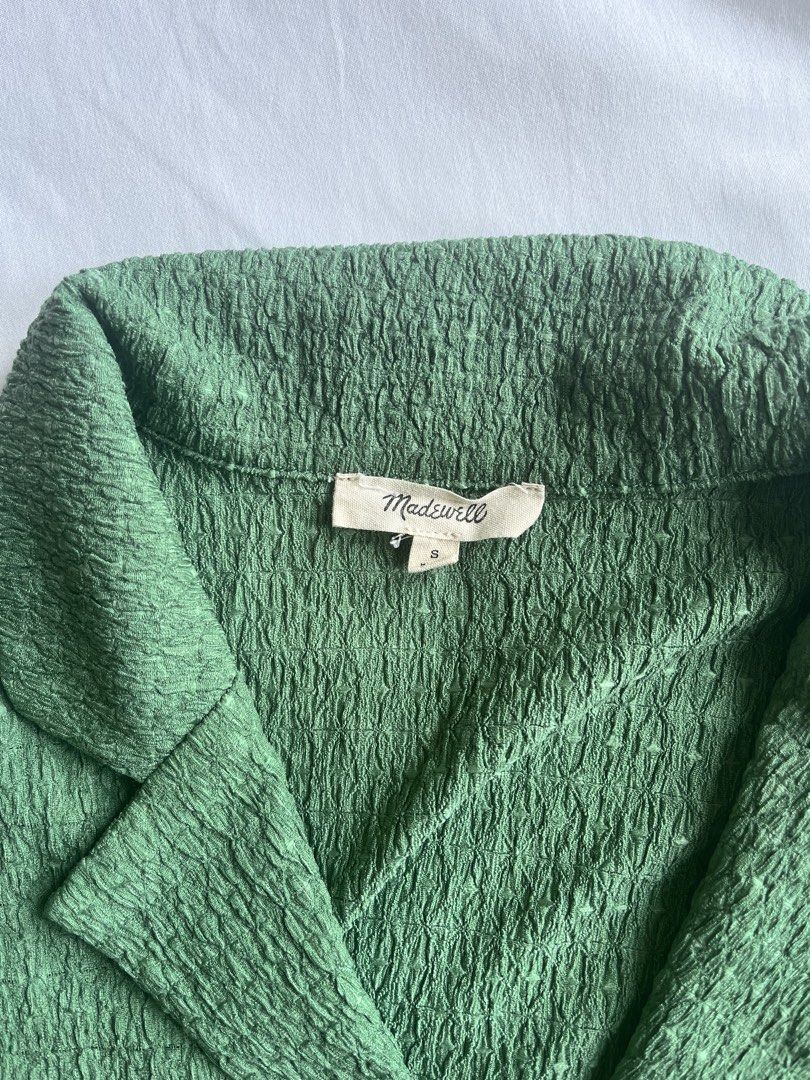 Madewell Green Button Down (Category: Blouses) located in Taguig. Submitted by nrox_ (Listing ID 1445643692, Image 2). Description: Green textured button down from Madewell. Has cute flower-shaped buttons :).