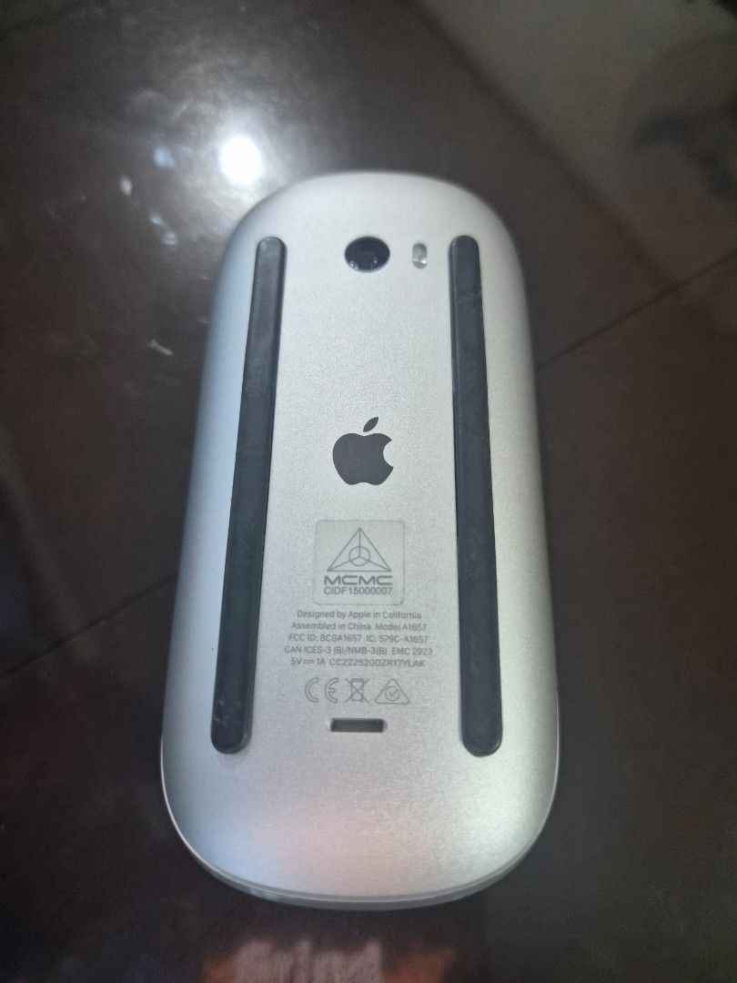 Magic Mouse 2 A1657 Lightning (Category: Laptops & Notebooks) located in Pila. Submitted by dmlmd (Listing ID 1445616455, Image 2). Description: ⚠️FIXED PRICE⚠️ -No dents on top surface. SMOOTH -Minor light scratches on top surface. STILL SMOOTH TO TOUCH. -Underside/belly NO SCRATCHES OR DENTS. -Super tiny scuffs on 2 vertical black plastics at the bottom (see picture). DOES NOT AFFECT HOW MOUSE MOVES ON SURFACE. -Used for 3 months only. -Working