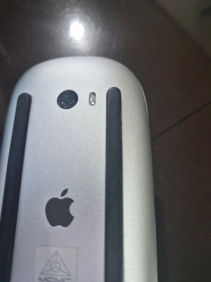 Magic Mouse 2 A1657 Lightning (Category: Laptops & Notebooks) located in Pila. Submitted by dmlmd (Listing ID 1445616455, Image 3). Description: ⚠️FIXED PRICE⚠️ -No dents on top surface. SMOOTH -Minor light scratches on top surface. STILL SMOOTH TO TOUCH. -Underside/belly NO SCRATCHES OR DENTS. -Super tiny scuffs on 2 vertical black plastics at the bottom (see picture). DOES NOT AFFECT HOW MOUSE MOVES ON SURFACE. -Used for 3 months only. -Working