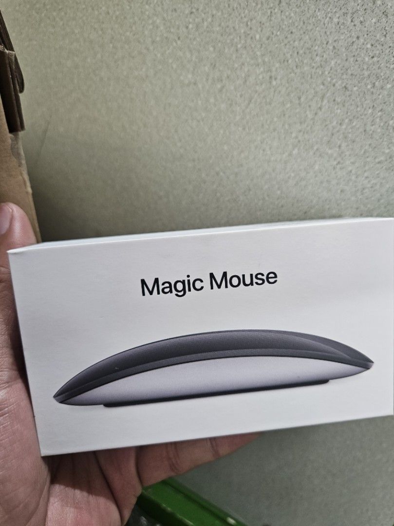 Magic mouse latest version (Category: Mouse & Mousepads) located in Pasay City. Submitted by son_castor (Listing ID 1445662017, Image 3). Description: magic mouse never pa na buksan.