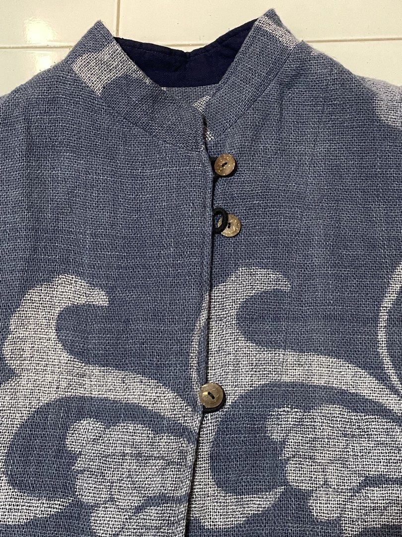 Mandarin collar top (Category: Formal Shirts) located in Lipa City. Submitted by sincerelyauri (Listing ID 1445728443, Image 3). Description: m-l dm for mm/ww .