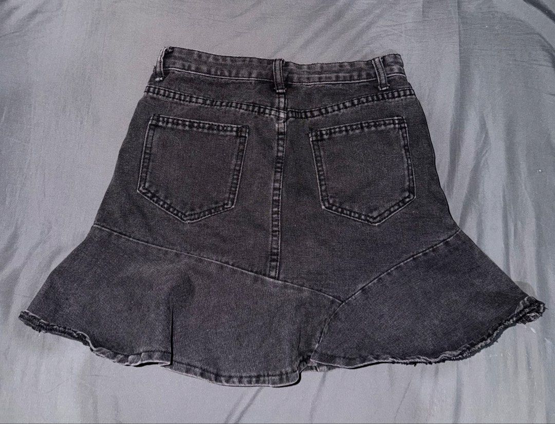 Mermaid Black Mini Denim Skirt (Category: Skirts) located in Caloocan City. Submitted by ashiicml (Listing ID 1445691438, Image 2). Description: can fit s to m BUY 3 LESS 40/ 1 assorted top (All P180 items) .