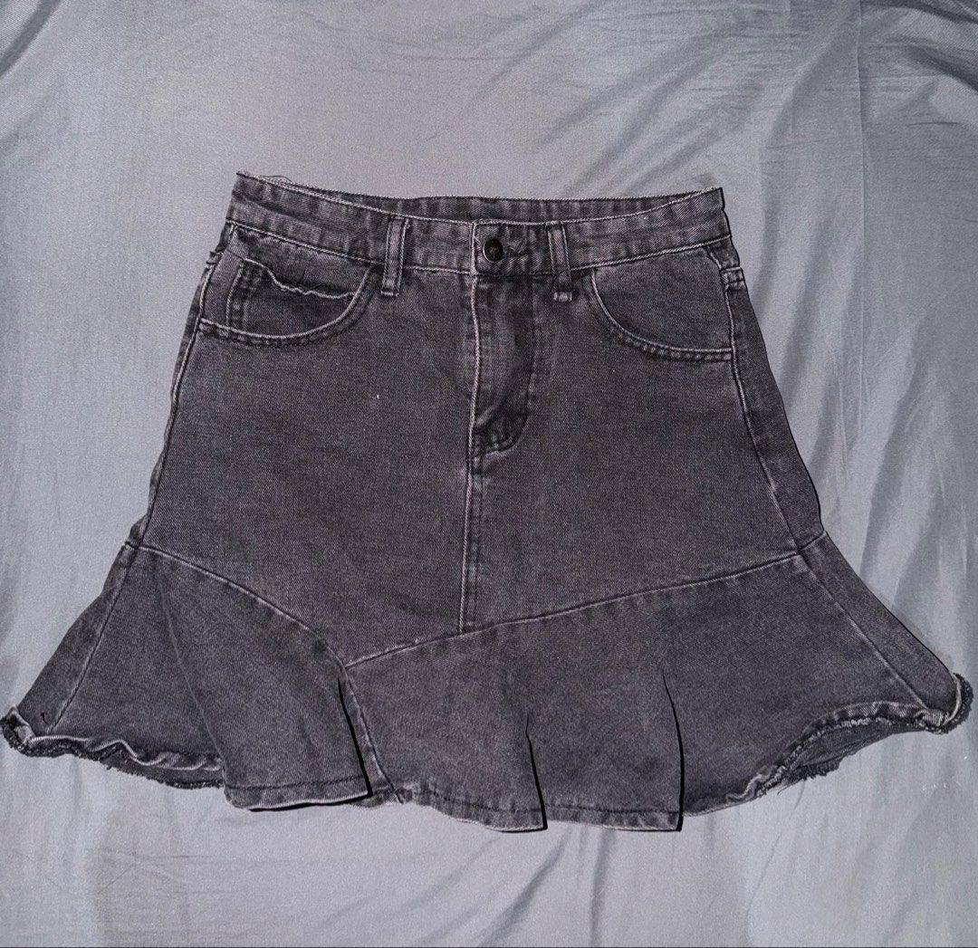 Mermaid Black Mini Denim Skirt (Category: Skirts) located in Caloocan City. Submitted by ashiicml (Listing ID 1445691438, Image 1). Description: can fit s to m BUY 3 LESS 40/ 1 assorted top (All P180 items) .