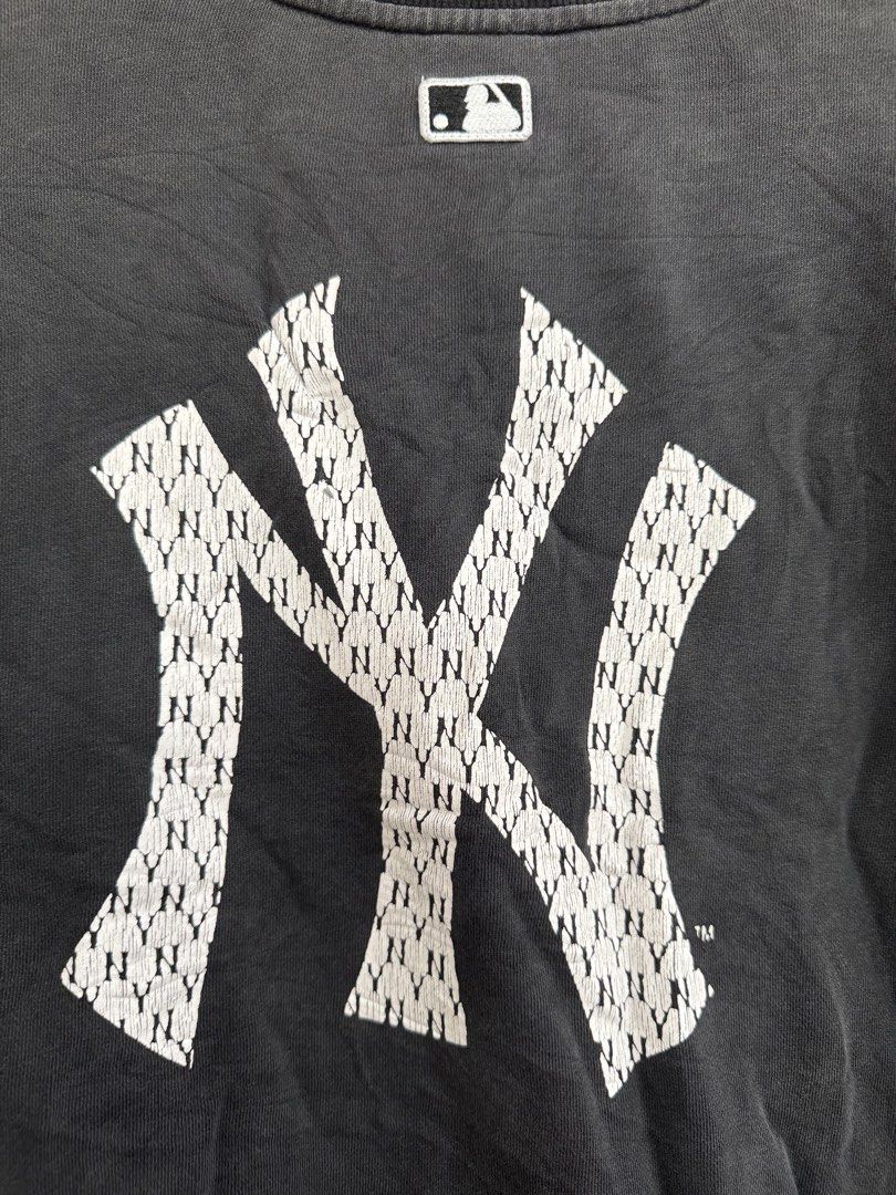 MLB NY Sweatshirt (Category: Coats, Jackets and Outerwear) located in Manila. Submitted by millennialmd (Listing ID 1445618583, Image 2). Description: Dimensions LxW 26x22 inches Condition 6-7/10.