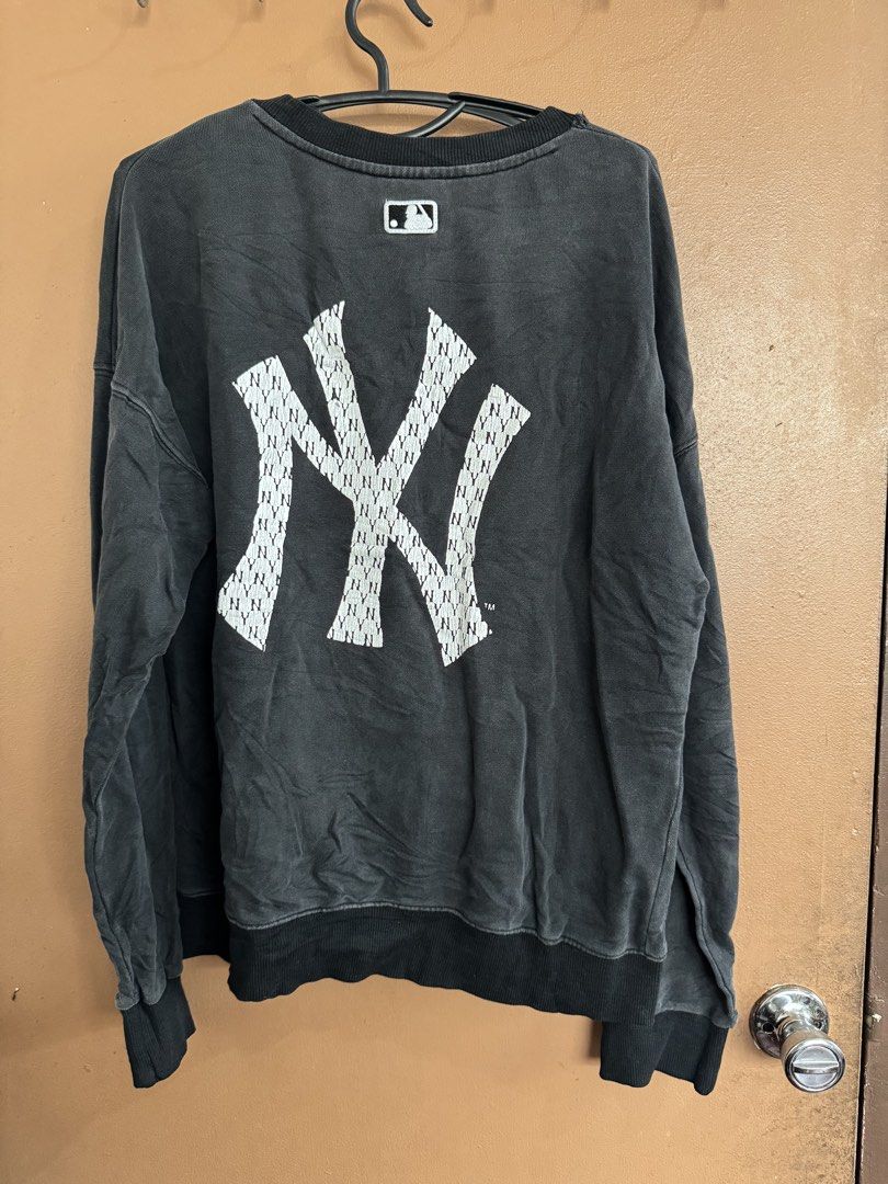 MLB NY Sweatshirt (Category: Coats, Jackets and Outerwear) located in Manila. Submitted by millennialmd (Listing ID 1445618583, Image 3). Description: Dimensions LxW 26x22 inches Condition 6-7/10.