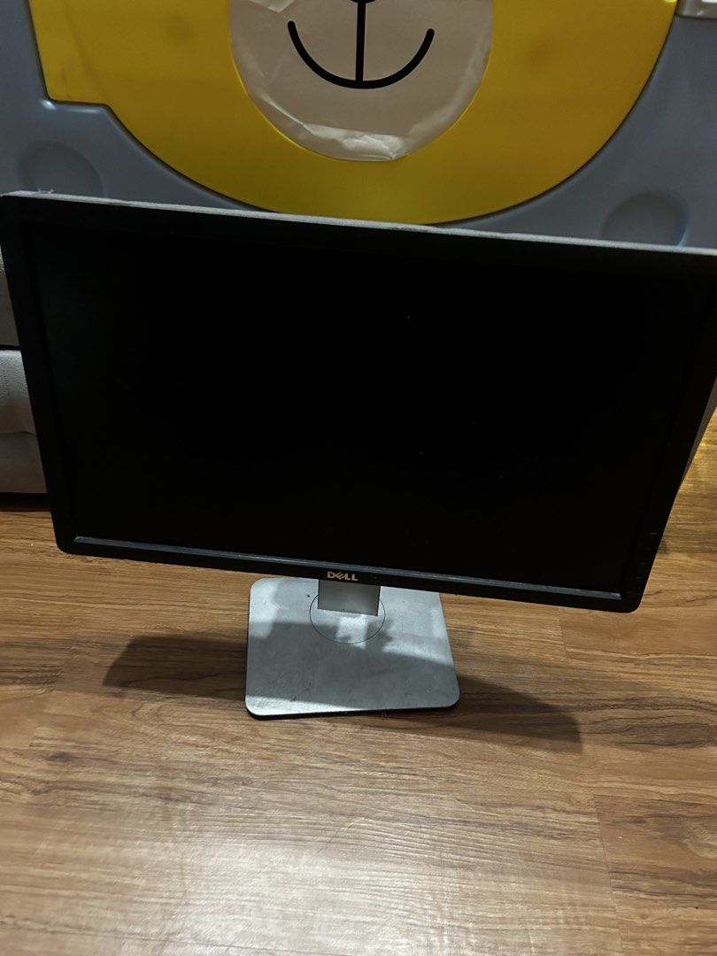 Monitor for sale (Category: Desktops) located in Makati City. Submitted by carolineanunciacion92 (Listing ID 1445746985, Image 3). Description: 1k each 22 inches.