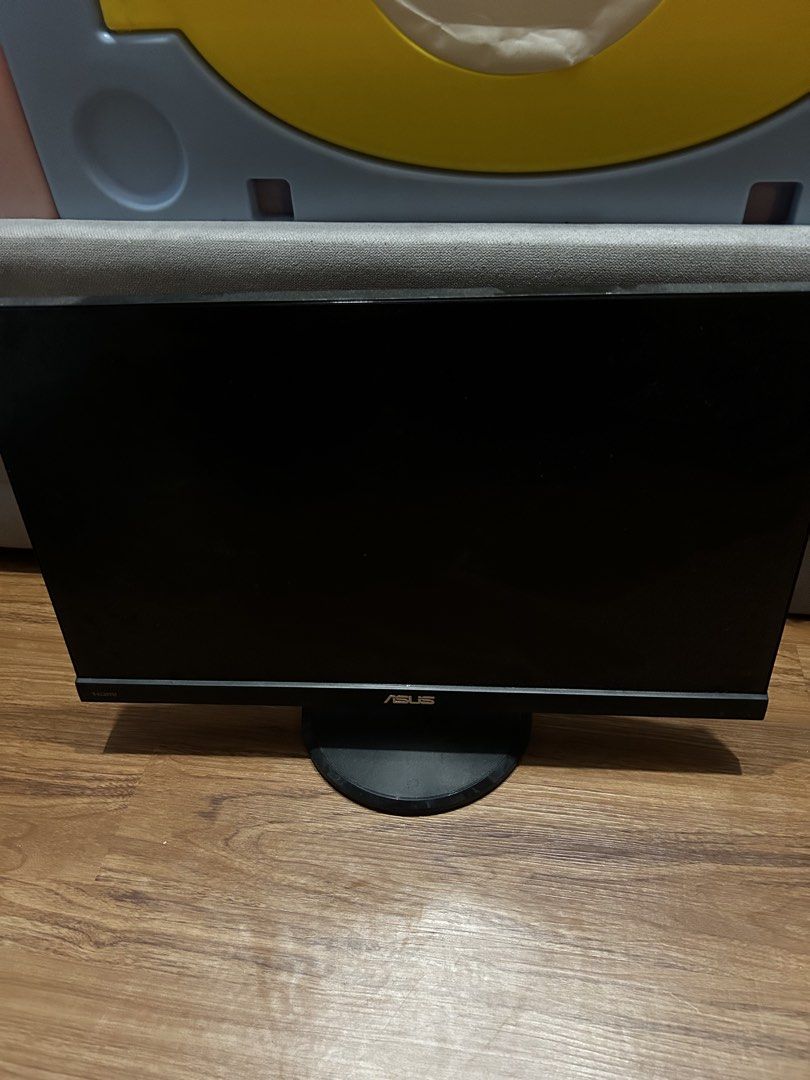 Monitor for sale (Category: Desktops) located in Makati City. Submitted by carolineanunciacion92 (Listing ID 1445746985, Image 1). Description: 1k each 22 inches.