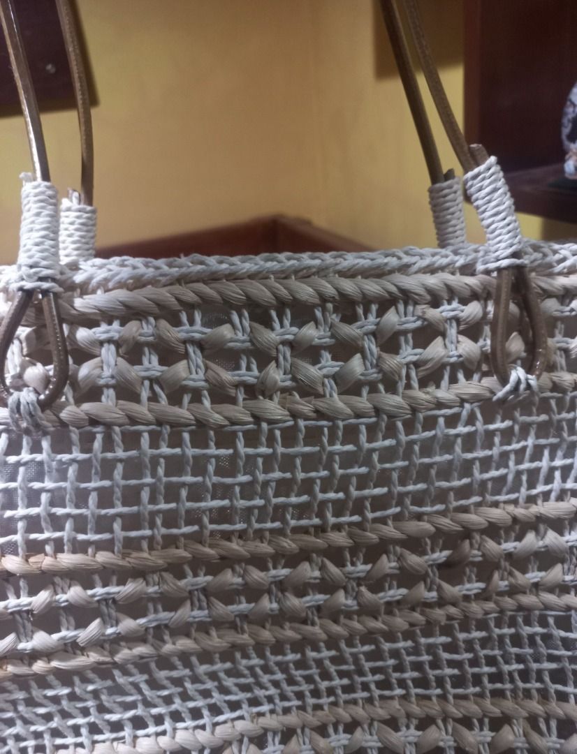 Native Handwoven Straw Tote bag / Beach bag (Category: Beach Bags) located in Pugo. Submitted by mhylee_fang1989 (Listing ID 1445711016, Image 2). Description: .