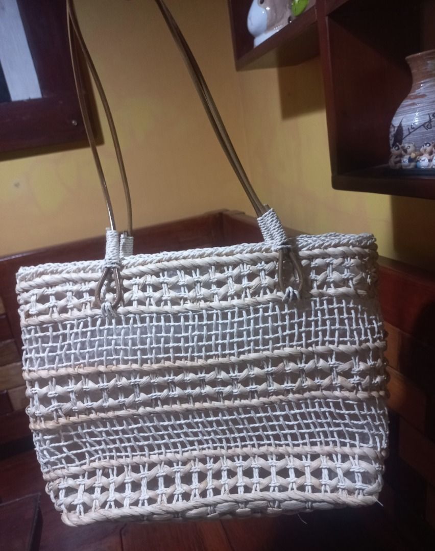 Native Handwoven Straw Tote bag / Beach bag (Category: Beach Bags) located in Pugo. Submitted by mhylee_fang1989 (Listing ID 1445711016, Image 1). Description: .