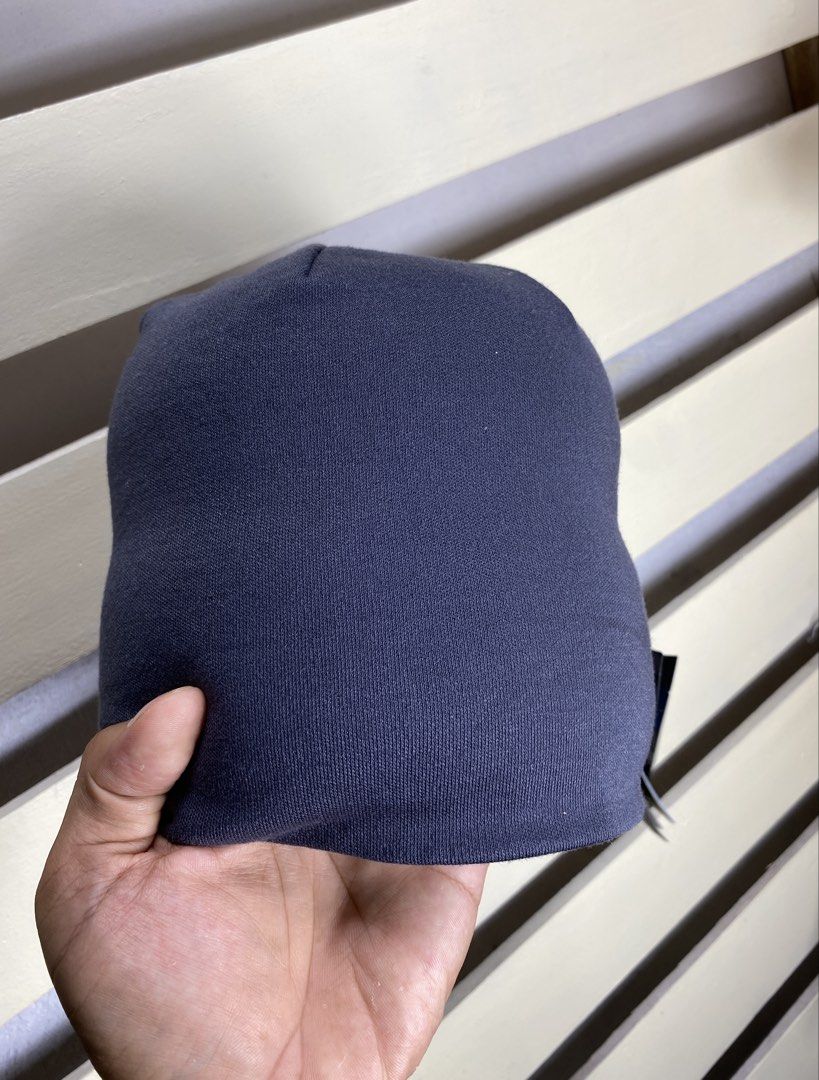 New Balance beanie (BNWT) (Category: Hats & Beanies) located in Surigao. Submitted by ricsons (Listing ID 1445701633, Image 2). Description: 9.8/10 color rate With tags pa Issue lang konti sa logo.