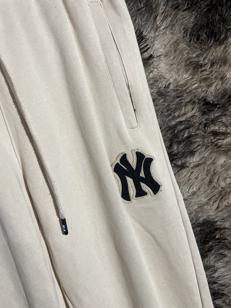NEW YORK YANKEES MLB JOGGER PANTS (Category: Joggers) located in Valenzuela. Submitted by secret_closet_ph (Listing ID 1445625543, Image 3). Description: NEW YORK YANKEES MLB JOGGER PANTS •Large •Waist: 30-34 •Length: 37 •Inseam: 27 •Rise: 11.5 •Thigh: 10 •Knee: 9 •Leg opening: 6 9/10 condition ⬅️Swipe to see the details 🛒 599 Pesos .