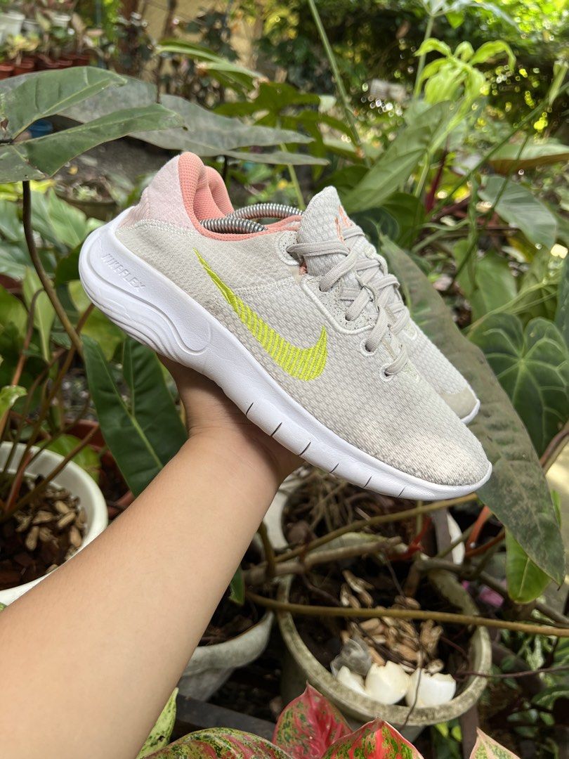 Nike Women's Flex Experience Run 11 (Category: Sneakers) located in Dapitan. Submitted by gelbread (Listing ID 1445640817, Image 2). Description: .