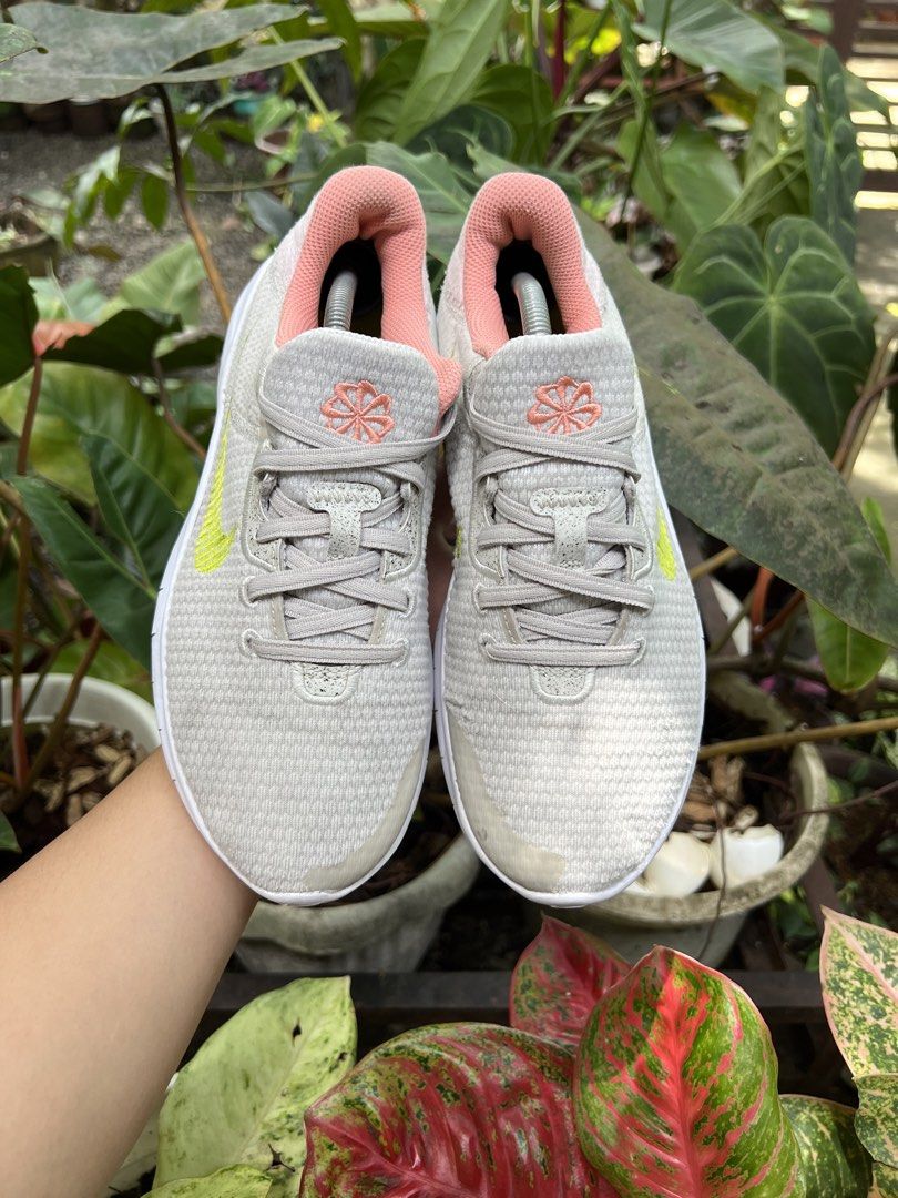 Nike Women's Flex Experience Run 11 (Category: Sneakers) located in Dapitan. Submitted by gelbread (Listing ID 1445640817, Image 3). Description: .