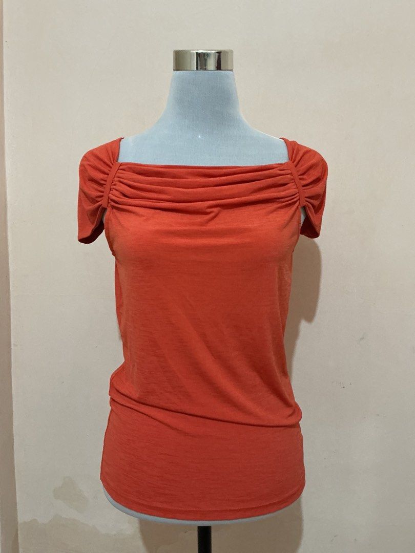 Nine West Orange Ruched Square Neck Top Size M (Category: Blouses) located in Hamtic. Submitted by crispicks (Listing ID 1445742465, Image 1). Description: - Brand: Nine West - Color: Orange - Size: Medium (M) - Features: Ruched detail across neckline, short sleeves - Fabric: Subtle texture - Origin: Made in Vietnam.