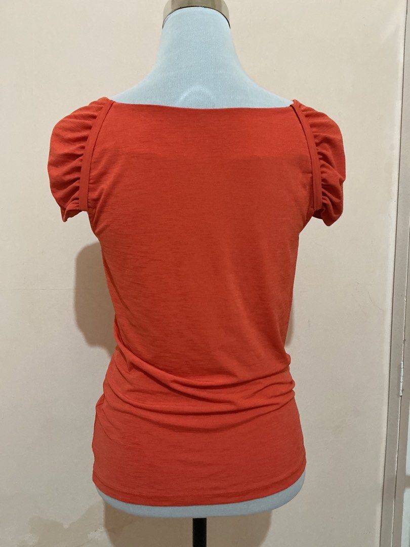 Nine West Orange Ruched Square Neck Top Size M (Category: Blouses) located in Hamtic. Submitted by crispicks (Listing ID 1445742465, Image 2). Description: - Brand: Nine West - Color: Orange - Size: Medium (M) - Features: Ruched detail across neckline, short sleeves - Fabric: Subtle texture - Origin: Made in Vietnam.
