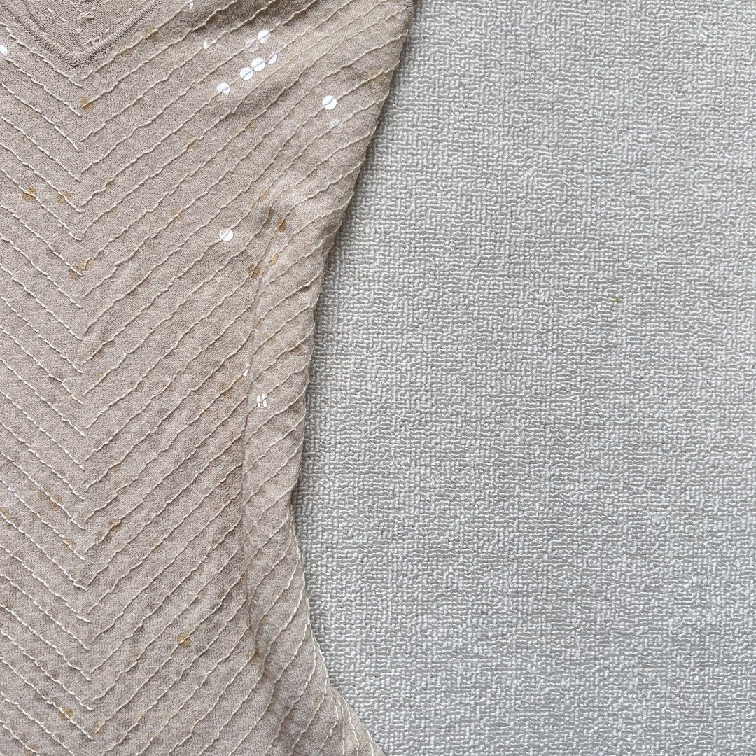 olivia to fully sequin beige knitted tank top (Category: Sleeveless) located in Limay. Submitted by budolfindsrawrawr (Listing ID 1445755254, Image 3). Description: olivia to fully sequin beige knitted tank top - fits m/l l22 b32-36 - in excellent condition - stretchy .