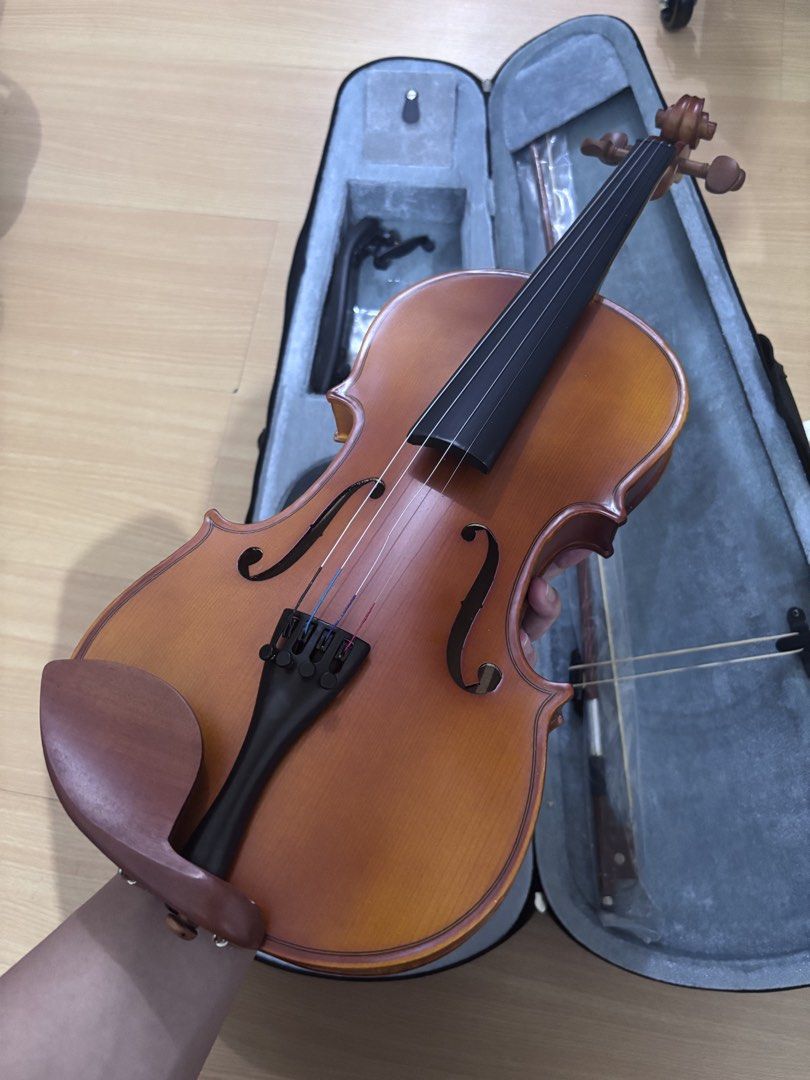 Original Heartstring Upgraded Spruce Wood Violin (Category: Musical Instruments) located in Pasay City. Submitted by r.murillo (Listing ID 1445690873, Image 2). Description: 4/4 Size. Includes should rest, tuner, finger guide, bow, hard case, and rosin.