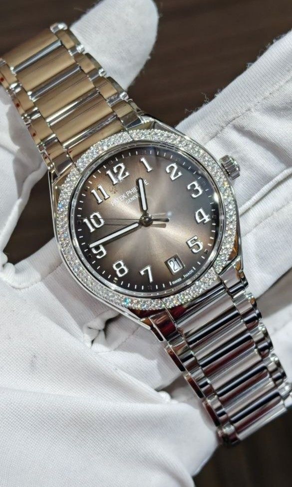 Patek Philippe Twenty~4 Gray Dial 7300/1200A-010 Full Set 2023 (Category: Watches) located in Singapore. Submitted by kenevil (Listing ID 1445692758, Image 1). Description: Patek Philippe Twenty~4 Gray Dial Ref : 7300/1200A-010 Condition : 9.8/10. Dated 2023 Full Set 5 years warranty from PP until 2028.
